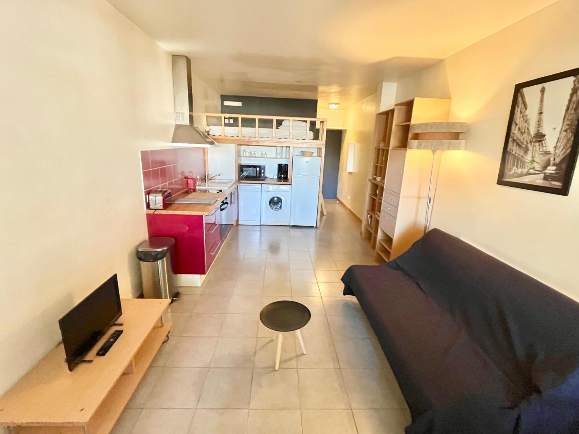 Spacieux En Centre-ville Avec Piscine - Fr-1-716-80 Apartment *